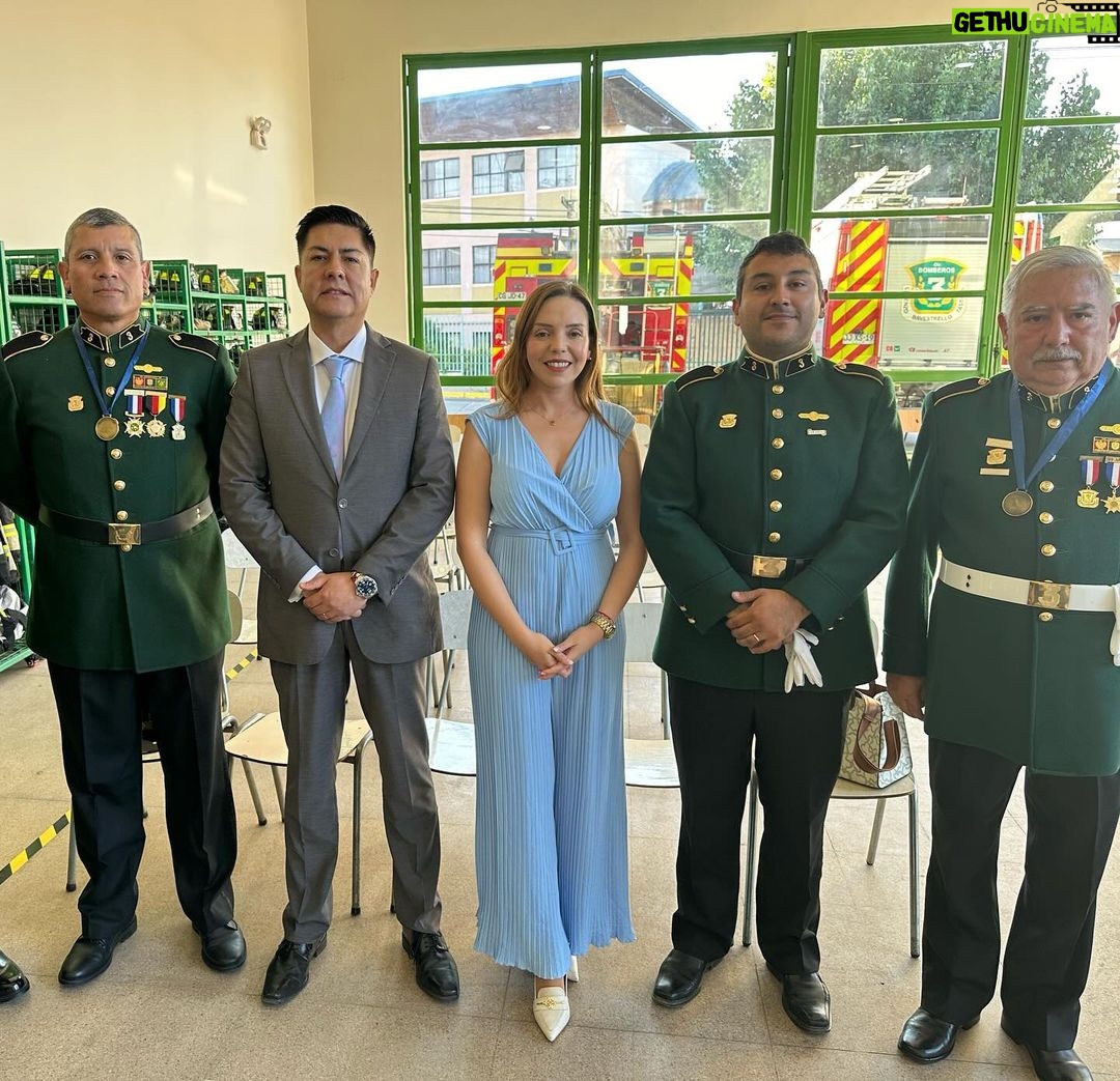 Camila Flores - 362 Likes - ✅ Aniversario 61 de la 3a Compañía de #Bomberos #Peñablanca
Junto a nuestro #CORE Percy Marin estuvimos acompañando a la 3a Compañía de Bomberos #VillaAlemana en su aniversario 61
Este aniversario fue muy especial porque por fin se pudo celebrar en el nuevo cuartel que tanto trabajo y dedicación entregaron los voluntarios y que nosotros pudimos apoyar para que sea una realidad
Muy agradecida de que me hayan dado la posibilidad de condecorar a don Manuel quien además es Director Honorario de la Compañía que cumplió 60 años de compromiso con Bomberos