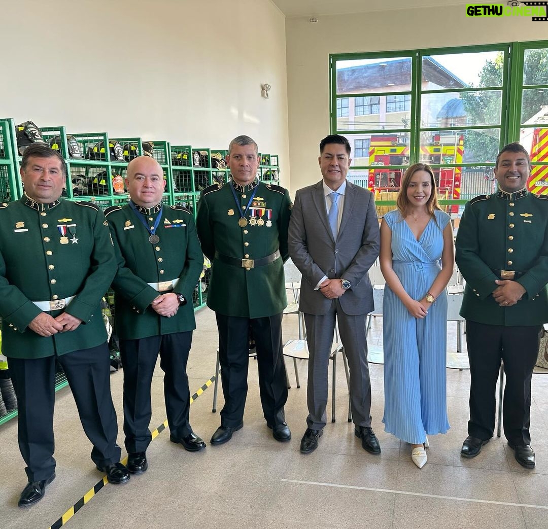 Camila Flores - 362 Likes - ✅ Aniversario 61 de la 3a Compañía de #Bomberos #Peñablanca
Junto a nuestro #CORE Percy Marin estuvimos acompañando a la 3a Compañía de Bomberos #VillaAlemana en su aniversario 61
Este aniversario fue muy especial porque por fin se pudo celebrar en el nuevo cuartel que tanto trabajo y dedicación entregaron los voluntarios y que nosotros pudimos apoyar para que sea una realidad
Muy agradecida de que me hayan dado la posibilidad de condecorar a don Manuel quien además es Director Honorario de la Compañía que cumplió 60 años de compromiso con Bomberos