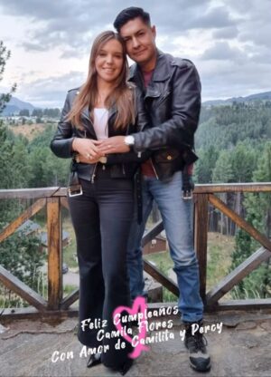 Camila Flores Instagram - Muchas Felicidades en tu cumpleaños amada mamá y esposa. Como siempre orgullosos de ti, de tu inteligencia, de tu valentía, de tu fuerza, de tu coherencia, de la importancia que le das a la palabra empeñada, de tu incansable y permanente defensa de las ideas de la libertad, de nuestros valores y principios. 
En este nuevo año que sumas a tu vida, nuestra pequeña Camila Marín Flores me exigió que pese a lo particular del día de hoy, teníamos que esforzarnos por atenderte como la reina que eres y que te dijera que valora todo el trabajo, todo el esfuerzo, todo el esmero y todo el amor que demuestras día a día en ser la más responsable y mejor mamá del mundo, ah y también la más linda❤️
Te amamos! Eres la mejor!!