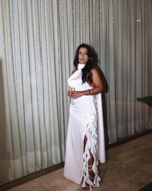 Camila Loures Instagram - vem 2024! Melhor ano das nossas vidas! 🤍🙏🏽 Feliz Ano Novo Familia … AMO VCS, Gratidão por tudo! q Deus esteja com a gente sempre! 🎇
