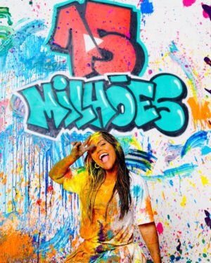 Camila Loures Instagram - 15 MILHÕES DE INSCRITOS NO YOUTUBE 🥳❤️🙏🏽 
9 anos trazendo alegria, trazendo cor, trazendo entretenimento pra você q me acompanha … obrigada por estarem comigo, meu maior presente é vocês 🫶🏽 Obrigada Deus por tantas bençãos, obrigada família q sempre acreditou em mim e equipe (de dentro e fora dos videos) AMO VOCES! 
e como eu sempre digo .. é só o começo!
Sou mto feliz e grata pelo oq eu faço 🙏🏽
.
foto @orafaelcaetano 
estudio @fotografia.ami 
grafitte @felipe_arco