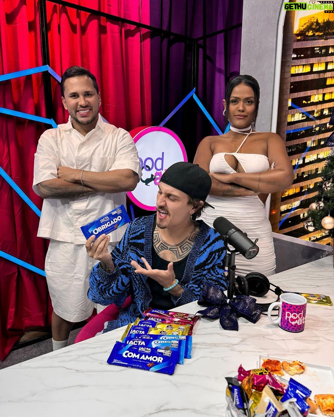 Camila Loures Instagram - Vamo pro ao vivo no @podcats com @christian_fig que vai ser INCRIVELLLL 💙 VEMMMM