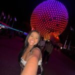 Camila Loures Instagram - 1 HORA DE VLOG EM TODOS PARQUES DA DISNEY !! 🙌🏽🎢❤️ Saiu video novo no canal, ta top dms .. link na bio! Orlando, Florida - Usa