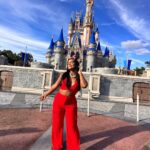 Camila Loures Instagram - é sempre como se fosse pela 1º vez… ❤️🏰 . @4waytrip obrigada! Disneys Magic Kingdom, Walt Disney World