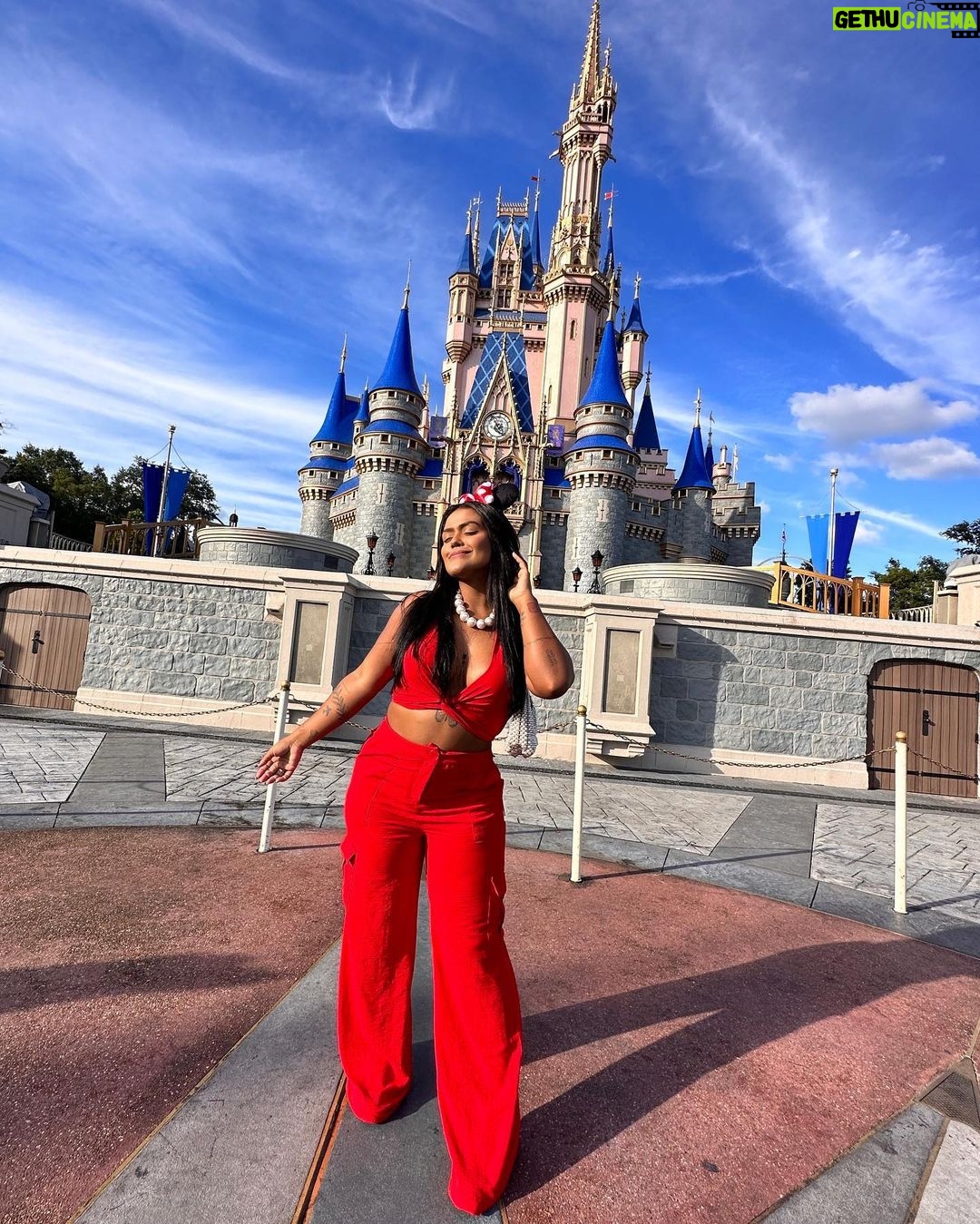 Camila Loures Instagram - é sempre como se fosse pela 1º vez… ❤️🏰 . @4waytrip obrigada! Disneys Magic Kingdom, Walt Disney World