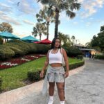 Camila Loures Instagram - Que viagem incrível ❤️ onde vcs querem q seja a próxima viagem da Família Loures? Bush Garden Tampa, Florida