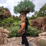 Camila Loures Instagram - 1 HORA DE VLOG EM TODOS PARQUES DA DISNEY !! 🙌🏽🎢❤️ Saiu video novo no canal, ta top dms .. link na bio! Orlando, Florida - Usa