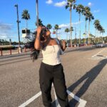Camila Loures Instagram - 1 HORA DE VLOG EM TODOS PARQUES DA DISNEY !! 🙌🏽🎢❤️ Saiu video novo no canal, ta top dms .. link na bio! Orlando, Florida - Usa