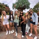 Camila Loures Instagram - 1 HORA DE VLOG EM TODOS PARQUES DA DISNEY !! 🙌🏽🎢❤️ Saiu video novo no canal, ta top dms .. link na bio! Orlando, Florida - Usa