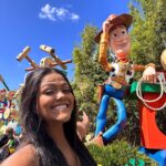 Camila Loures Instagram - 1 HORA DE VLOG EM TODOS PARQUES DA DISNEY !! 🙌🏽🎢❤️ Saiu video novo no canal, ta top dms .. link na bio! Orlando, Florida - Usa