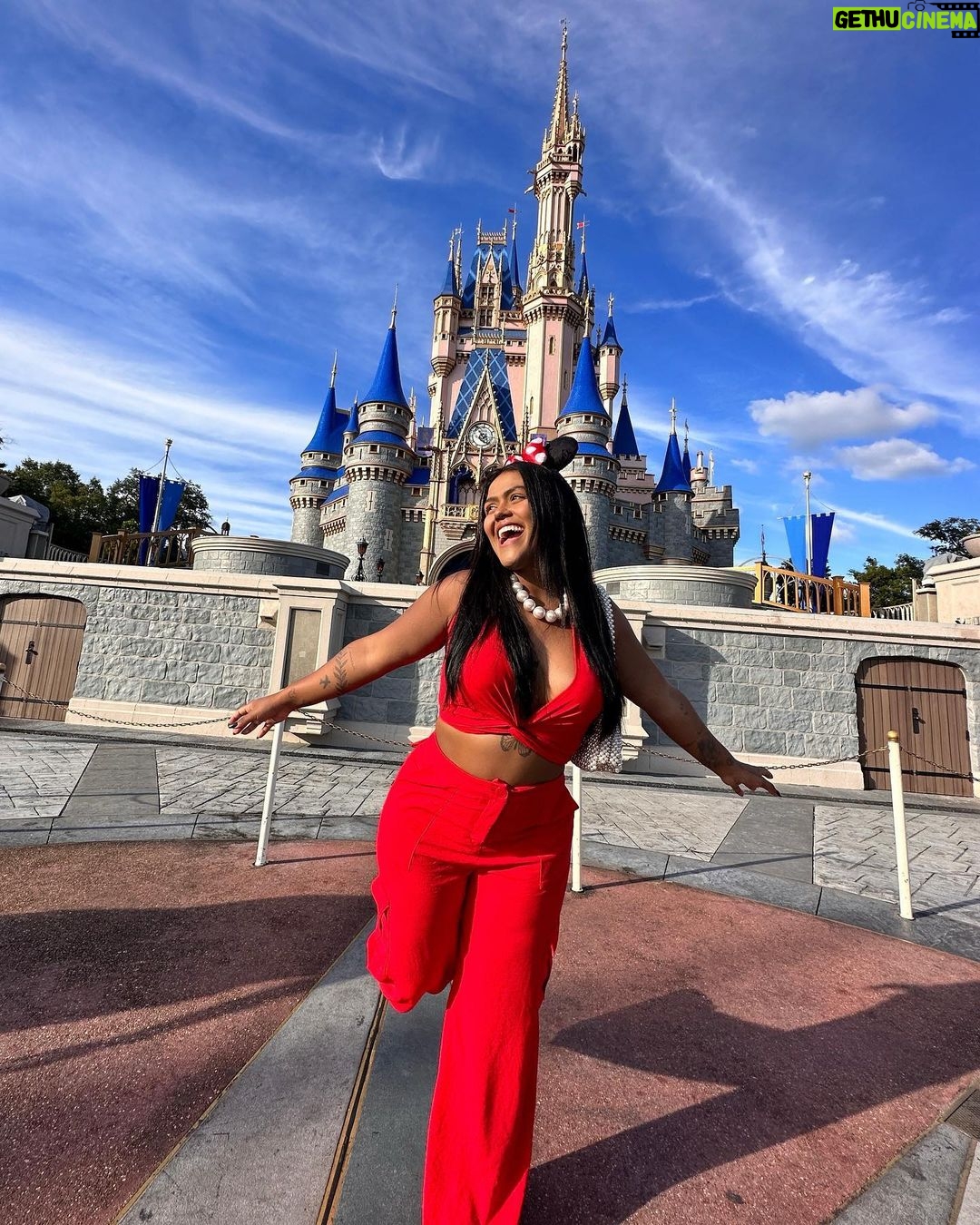 Camila Loures Instagram - é sempre como se fosse pela 1º vez… ❤️🏰 . @4waytrip obrigada! Disneys Magic Kingdom, Walt Disney World
