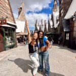 Camila Loures Instagram - Dia de parque… dia feliz 🎢💙 . Obrigada @universaldestinationsbrasil por esse dia maravilhoso por aq 🫶🏽 Universal Studios Florida