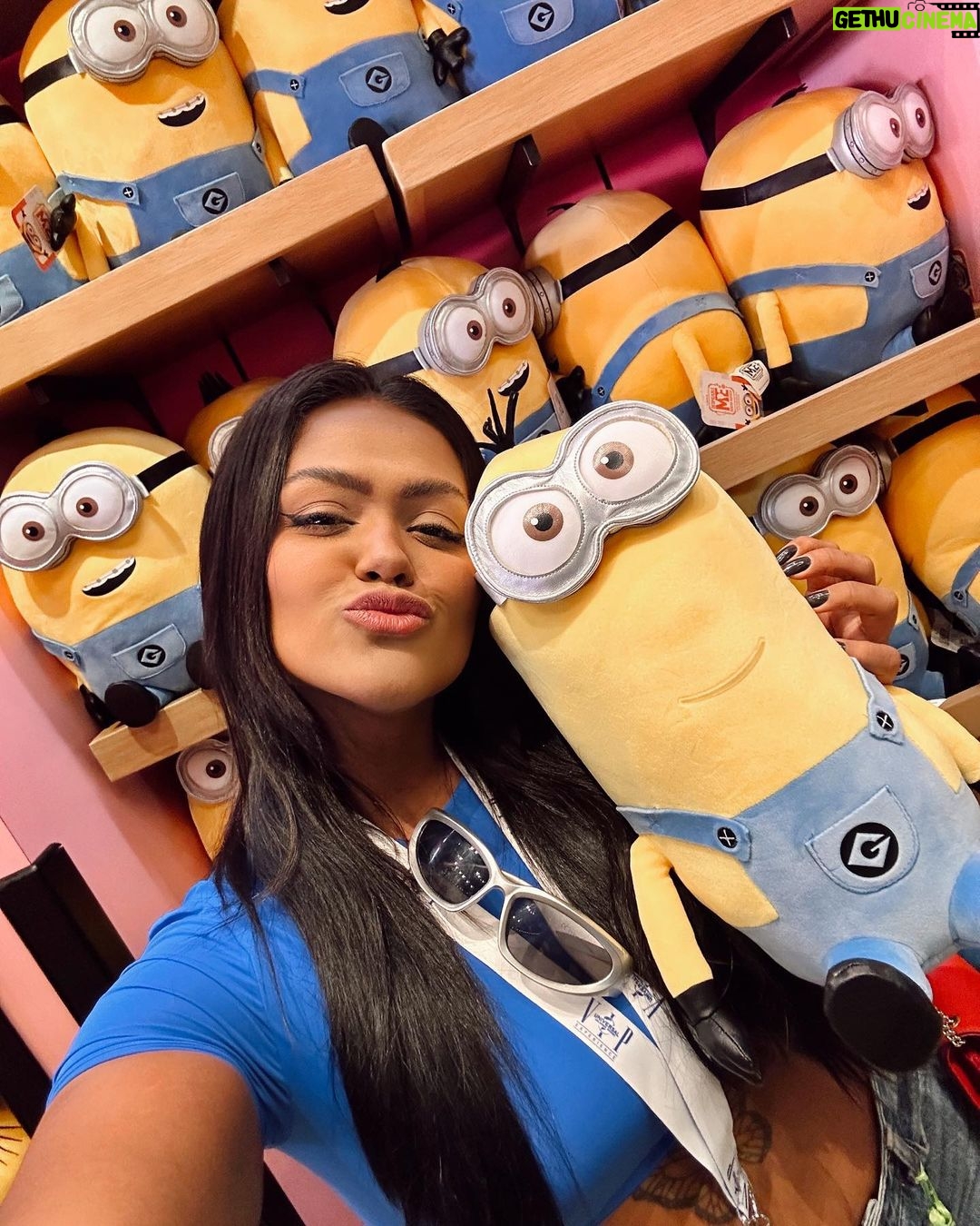 Camila Loures Instagram - Dia de parque… dia feliz 🎢💙 . Obrigada @universaldestinationsbrasil por esse dia maravilhoso por aq 🫶🏽 Universal Studios Florida