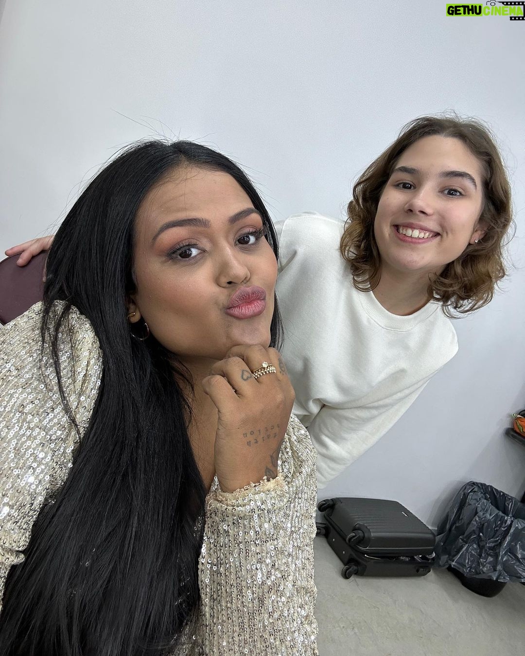 Camila Loures Instagram - Hoje foi a pré estreia do filme que eu participei @umafadaveiomevisitar 🧚♀️💕 Estreia dia 12 de outubro nos cinemas.. não percam que ta TOP demais 🫶🏽 Ameiiii