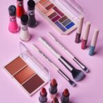 Camila Loures Instagram - Foco nesses produtos 🥹🤏🏽💗 Olha que coisa mais linda! Ja esta em todo lugar gente, nas maiores lojas do brasil, to feliz demais .. Vocês precisam testar a pigmentação de tudo. Eu tô muito apaixonada e quero destacar aqui meu amor pela paleta multifuncional, que tem 3 tons e você pode usar como CONTORNO, BLUSH, ILUMINADOR, SOMBRA e até BATOM! É real!!! A minha primeira linha de make já está disponível nas principais perfumarias, farmácias, lojas de departamento e no site da @vult. Corre pra garantir #Vult #CamilaLoures #CamilaLouresEVult