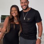 Camila Loures Instagram - EU SURPREENDI MINHAS AMIGAS COM O JOGADOR FAVORITO DELAS!!! (FT HULK) @hulkparaiba … vai la assistir o video completo pra ver a reaçao delas e me conta ai nos comentarios quem vcs querem ver la na Mansão Loures .. ❤️