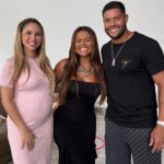 Camila Loures Instagram - EU SURPREENDI MINHAS AMIGAS COM O JOGADOR FAVORITO DELAS!!! (FT HULK) @hulkparaiba … vai la assistir o video completo pra ver a reaçao delas e me conta ai nos comentarios quem vcs querem ver la na Mansão Loures .. ❤️