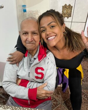 Camila Loures Instagram - Hoje meu vôzinho foi morar com papai do céu 🙏🏽😭 
Vô obrigado por tudo que fez por nós, por todos ensinamentos, por toda criação e por todo amor, um amor que Deus escolheu receber de braços abertos para ficar ao lado de uma linda mulher que também já se foi … meu vô e minha vó agr estão la de cima cuidando da gente! 
voce cumpriu seu propósito aqui nessa terra, Deus tomou pra si seu servo, voce foi exemplo! 
Obrigada por tudo vô, você nos deu uma base q ninguém explica, nunca deixou faltar nada, principalmente amor! 

TE AMO VÔ, PRA SMP! 🖤🙏🏽😭

“Combati o bom combate, acabei a carreira, guardei a fé. 
2 Timóteo 4:7”

Márcio Antonio de Almeida 
10/07/1943 ✝️ 10/02/2024
Pra sempre em nossos corações!