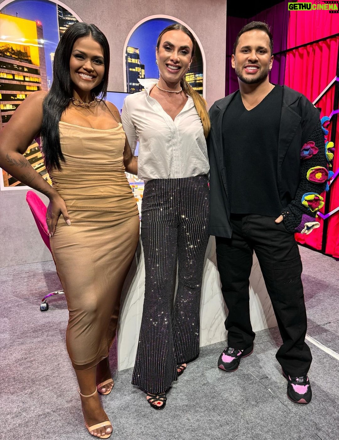 Camila Loures Instagram - Vamos pro ao vivo no @podcats com nossa convidada maravilhosa @nicolebahls ππ Hoje vai ser babado viu π«Άπ½