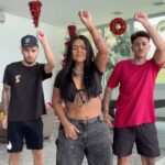 Camila Loures Instagram - eita como dançamm 😂😂