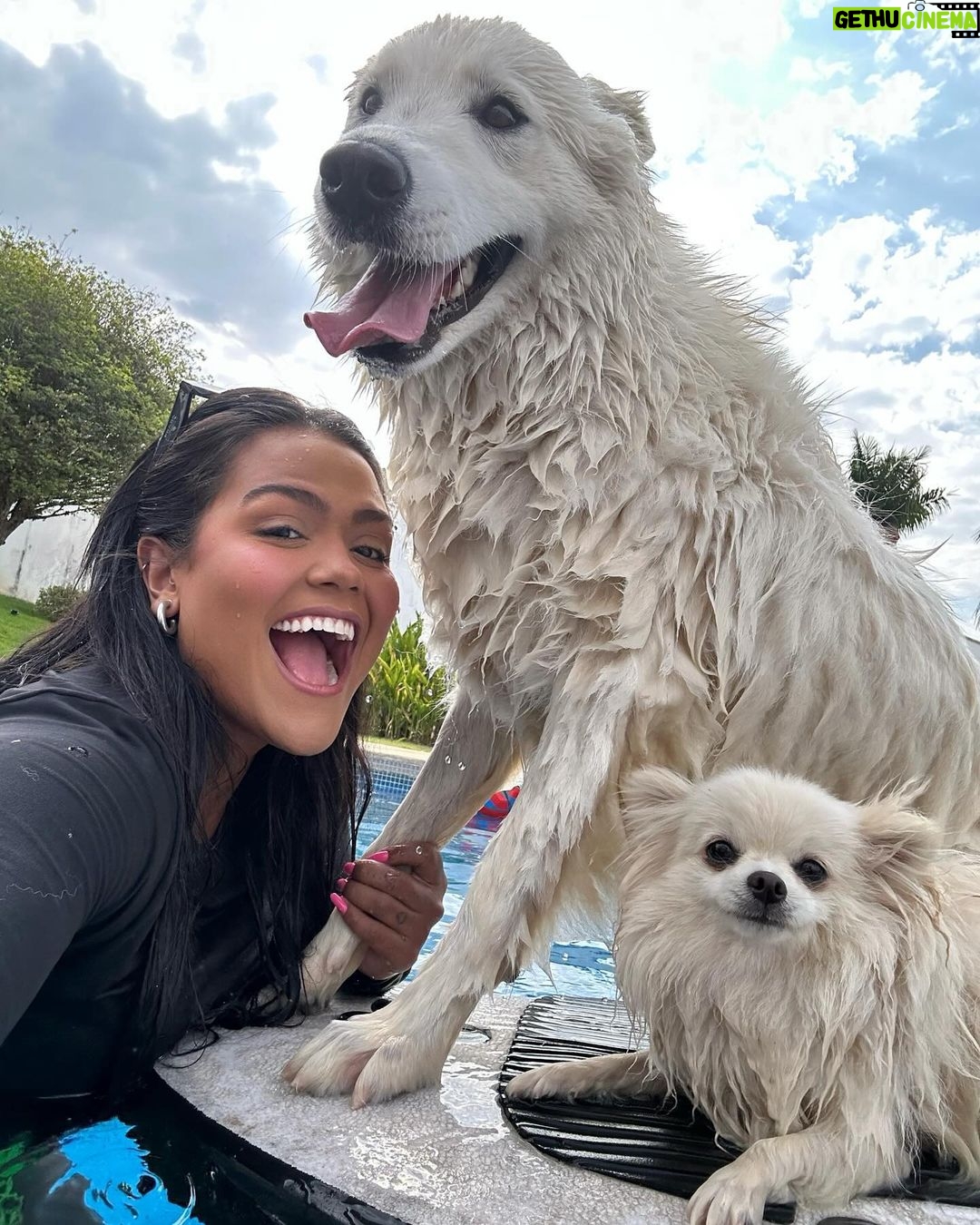 Camila Loures Instagram - Domingouuu 🫶🏽 tao fazendo oq por ai?