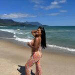 Camila Loures Instagram - Dominguinho perfeito 🏝️❤️ (tirando o caldo q levei 😂) Maresias, Sao Paulo, Brazil