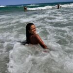 Camila Loures Instagram - Dominguinho perfeito 🏝️❤️ (tirando o caldo q levei 😂) Maresias, Sao Paulo, Brazil