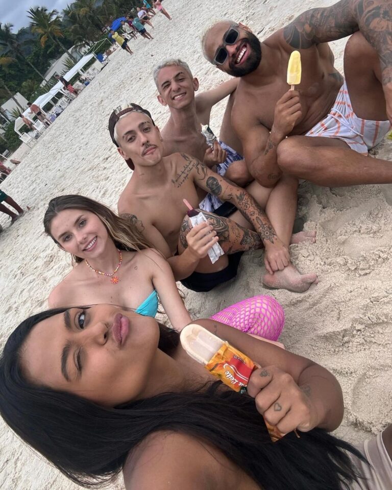 Camila Loures Instagram - Praiou com os bests ❤️ Maresias, Sao Paulo, Brazil