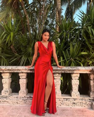 Camila Mendes Instagram - congrats alex and alex!!! a wedding for the ages @al_ty 👰🏻‍♀️🌴♥️