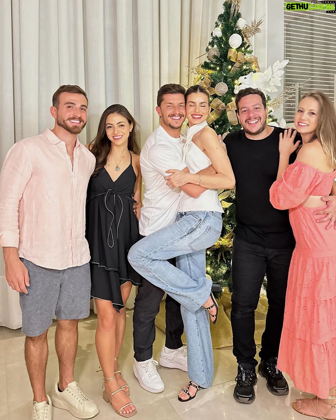 Camila Queiroz Instagram - Merry Christmas ✨🎄❤️