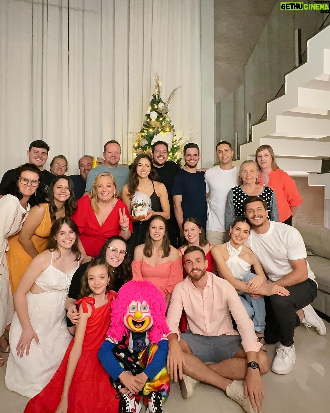 Camila Queiroz Instagram - Merry Christmas ✨🎄❤️