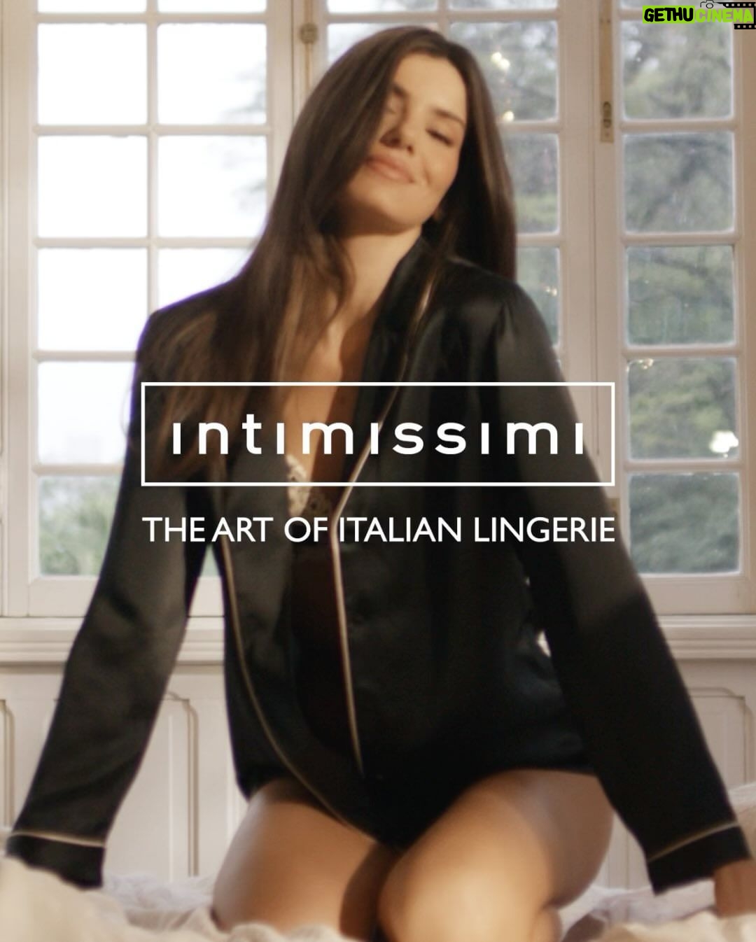 Camila Queiroz Instagram - Os básicos não são tão básicos assim 🖤 #intimissimibrasil #italianlingerie
