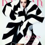 Camila Queiroz Instagram - Às vésperas de se despedir da novela “Amor Perfeito”, @camilaqueiroz é quem estampa a capa e páginas da #BazaarSetembro. Para além da novidade? A atriz, modelo e apresentadora acaba de lançar uma coleção em parceria com a @eudora, chamada Eudora Glam by Camila Queiroz. “A maquiagem sempre teve um lugar muito especial no meu coração, desde criança”, relembra. Na hora de criar seus próprios produtos, Camila mergulhou na fábrica localizada em Curitiba, para ter certeza da funcionalidade de tudo. Em harpersbazaar.com.br, a atriz fala sobre os próximos projetos, a relação com o marido, @KlebberToledo, e como enxerga os novos desafios. Em nosso site, compartilhamos um spoiler exclusivo do editorial de Bazaar que chega em breve às bancas. Neste clique, Camila usa look total @maisonvaletino e make #GlamByCamilaQueiroz. #CamilaQueiroznaBazaar —— Direção criativa: @klebermatheus Fotografia: @fernando_tomaz Styling: @pedrosales_1 Texto: @aloister Beleza: @silviogiorgio (@capamgt) Prod. executiva: @zucahub Prod. de moda: @freibergerluiz e @alahmarleticia Set designer: @jeanlabanca Vídeo: @phillcardelli Trat. de imagem: @b_rezende90 Ass. de set design: @felipsouzas Ass. de foto: @rafael.mmonteiro e @jorge.escudeiro Ass. de beleza: @yanthibrignol Ass. de vídeo: @pradellapedro Captação locução vídeos: @luiz_lzr