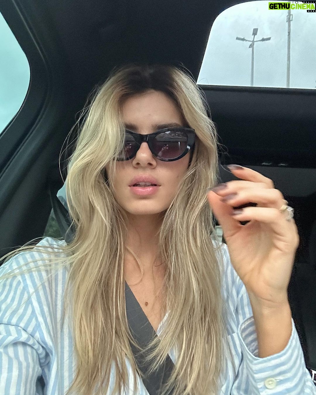 Camila Queiroz Instagram - Sunglasses lover 🕶️🫶🏼 Esse é o RITA, da minha nova coleção com a @colccieyewear Link no story!