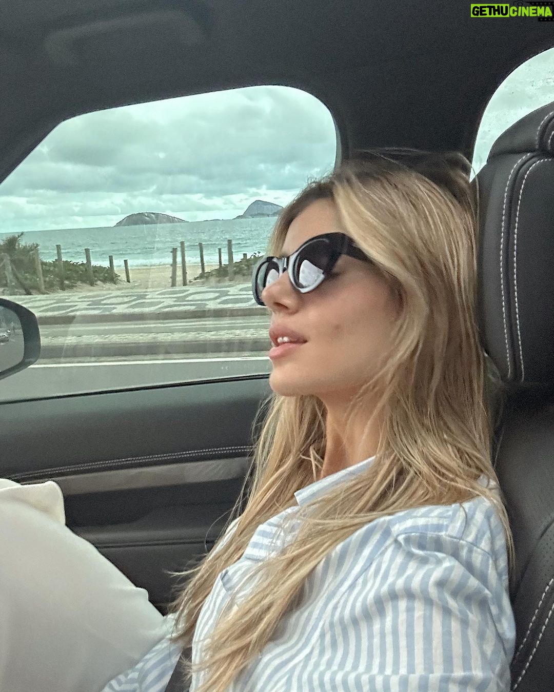 Camila Queiroz Instagram - Sunglasses lover 🕶️🫶🏼 Esse é o RITA, da minha nova coleção com a @colccieyewear Link no story!