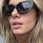 Camila Queiroz Instagram - Sunglasses lover 🕶️🫶🏼 Esse é o RITA, da minha nova coleção com a @colccieyewear Link no story!
