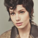 Camila Queiroz Instagram – @louisvuitton x @marieclairebr 

Fotos @gustavozylbersztajn 
Direção de moda @larissalucchese 
Beleza  @silviogiorgio 
Assessoria @13thprod 
Direção criativa: @joaobrito.co
Entrevista @laura.reif 
Produção executiva @vandecazimmermann 
Assistente de beleza: @julia_boeno
Assistentes de fotografia: @andersonsoaresbueno e Victor Rocha
Camareira: Linda Gomes
Tratamento de imagem: @doctorraw.retouching 
@andrezzamast
