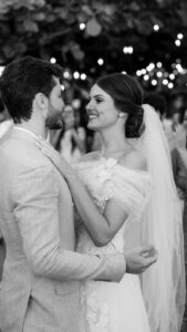 Camila Queiroz Instagram - 5 anos do dia mais feliz de nossas vidas! Bodas de Madeira ❤️💍 #HappyAniversary to us!!! Jericoacoara - CE