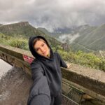 Camila Queiroz Instagram - 48hrs no frio de 7ºC ⛰️ viemos a trabalho mas mal posso esperar pra voltar e conhecer melhor os cânions catarinenses.