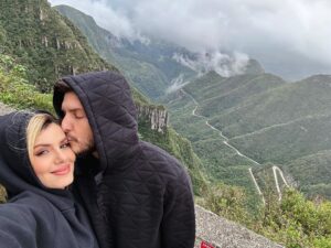 Camila Queiroz Instagram - faz frio e sobra amor na serra catarinense ❤️