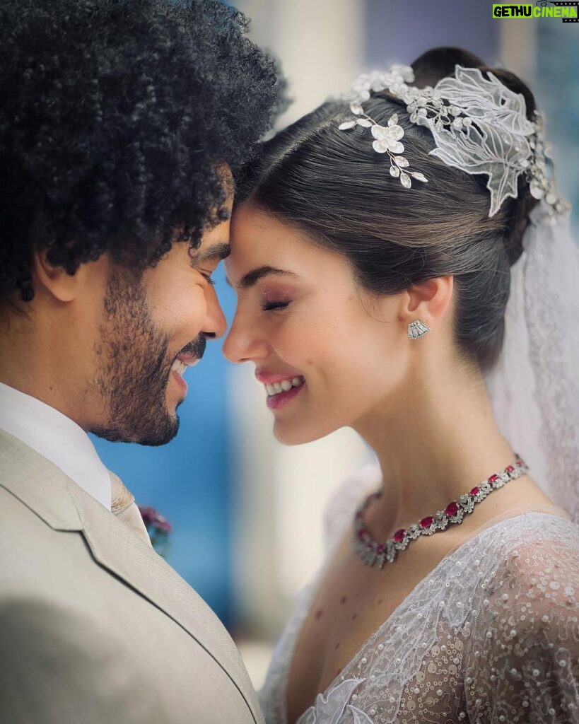 Camila Queiroz Instagram - Lá vem os noivos 🤍🔒✨ Prontos para o último capítulo de #AmorPerfeito? Eu não, já estou morrendo de saudade🥹 Preparem os lencinhos!! Hoje, na @tvglobo