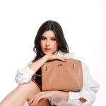 Camila Queiroz Instagram – O estilo que se adapta a cada passo da minha rotina! ✨ @beirarioconfortooficial 
#modafácil #beirario