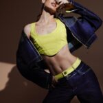 Camila Queiroz Instagram - A primavera 24 @tritonoficial é um convite à transformar seus sonhos em realidade, fantasie tudo o que você pode ser com #TritonNightDreamers The perfect bold jeans. Triton attitude.