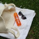 Camila Queiroz Instagram - SOL + PROTEÇÃO ☀️🍃🌊 O Fotoprotector ISDIN HydroOil é um protetor solar bifásico com dupla ação: protege e bronzeia a pele com alta proteção (FPS 30) e Tecnologia Pró-Melanina, que potencializa até 43% mais o bronzeamento da pele. Ideal para os próximos dias, né?? 🧡