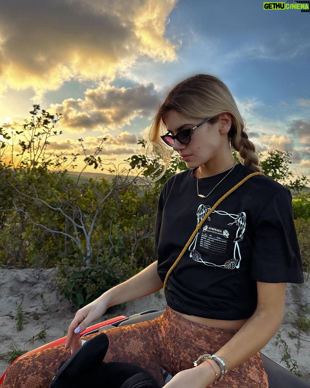 Camila Queiroz Instagram - want a ride?