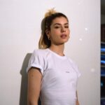 Camila Queiroz Instagram – começando o ano com o meu combo preferido: calça jeans e camiseta branca @tritonoficial 🍒
Infalível, democrático e atemporal
#VivaLaVidaTriton #Celebrations