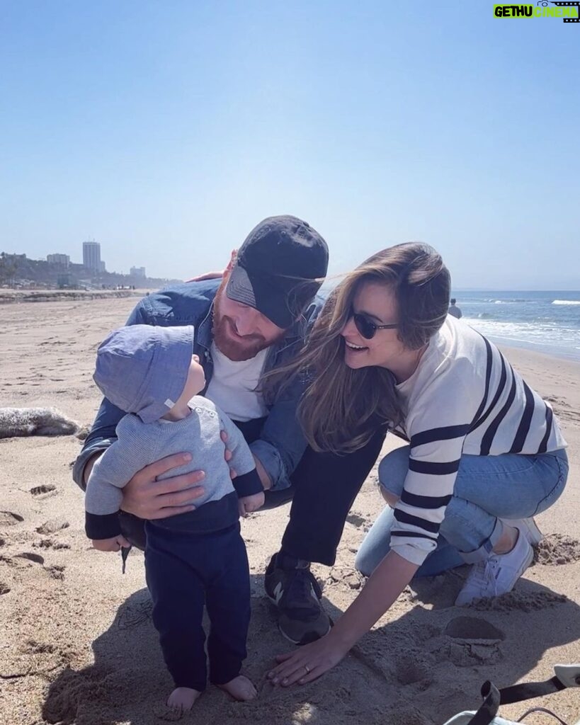 Camilla Arfwedson Instagram - First pawsies in the sand 🐾 Santa Monica, California