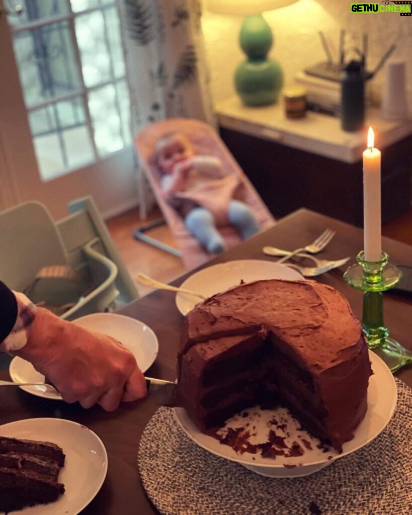 Camilla Arfwedson Instagram - We made the ultimate chocolate cake from @hulu 'The Bear' and dear lord heavens above it delivers 👌🏻💫🙌🏼