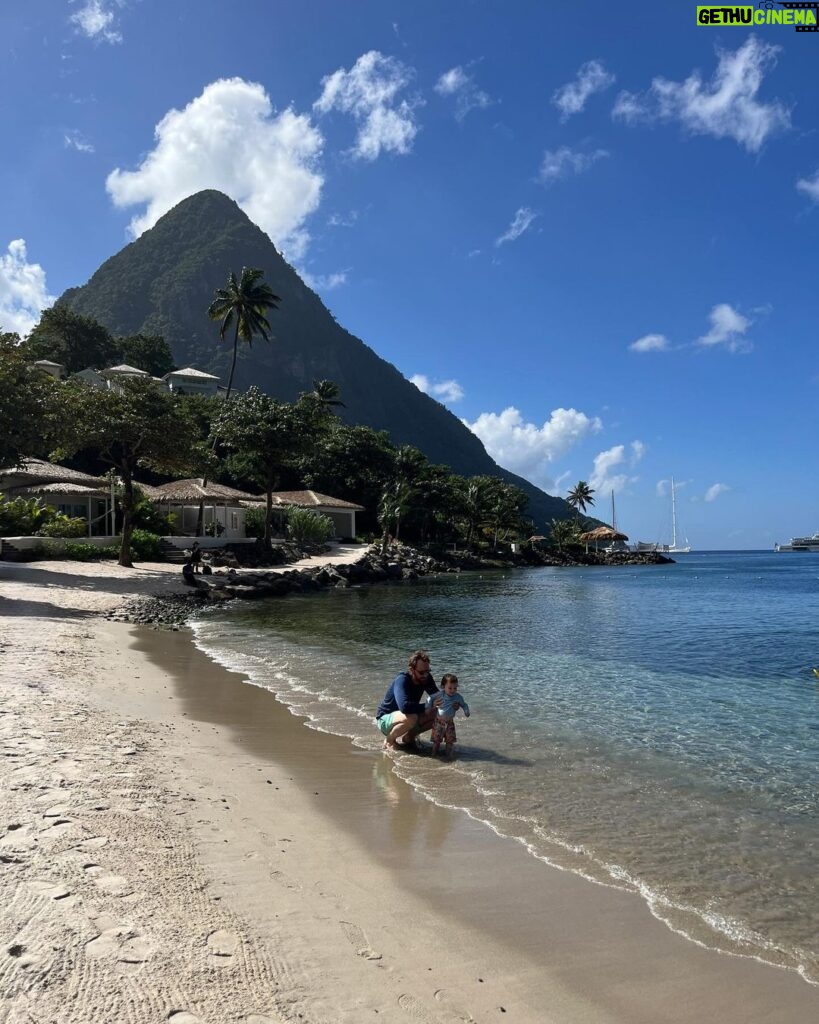 Camilla Arfwedson Instagram - First morning in St Lucia 🩵🏝