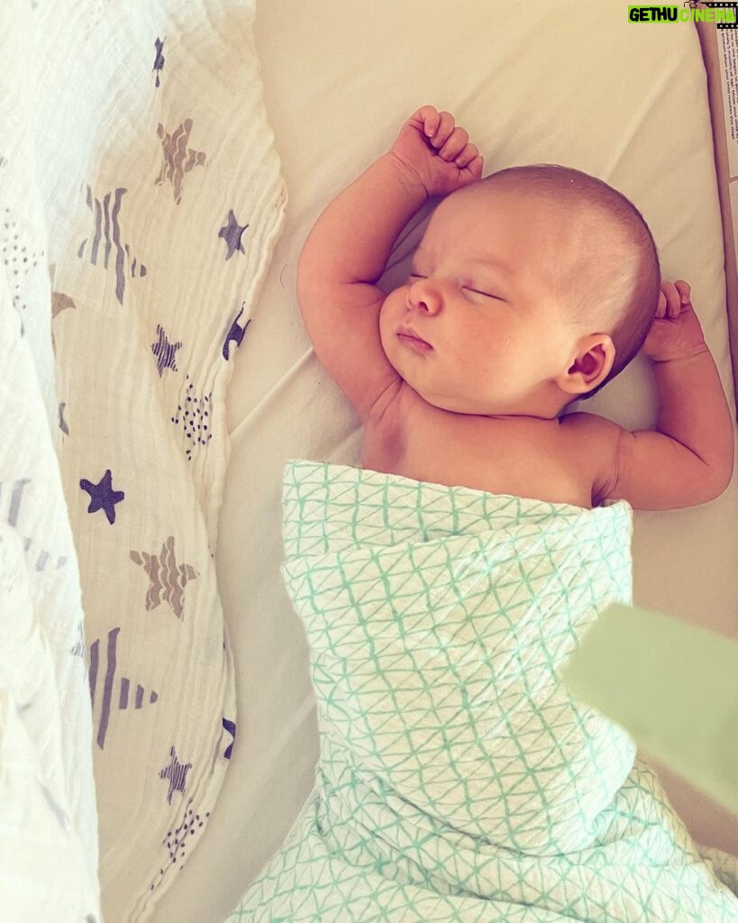 Camilla Arfwedson Instagram - 3 weeks of baby Auro 💫